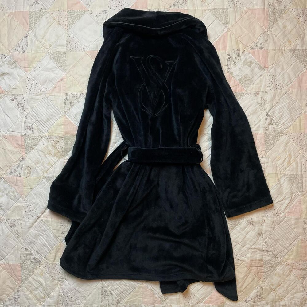 victoria’s secret 2022 black gothic embroidered logo velvet robe size xs - Picture 3 of 5